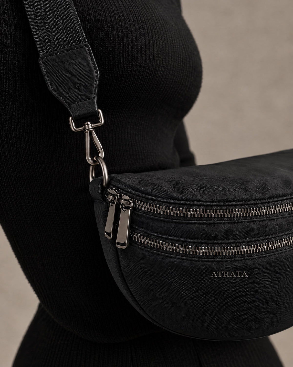 The Kelaino Crossbody, close-up of the zip and wide strap