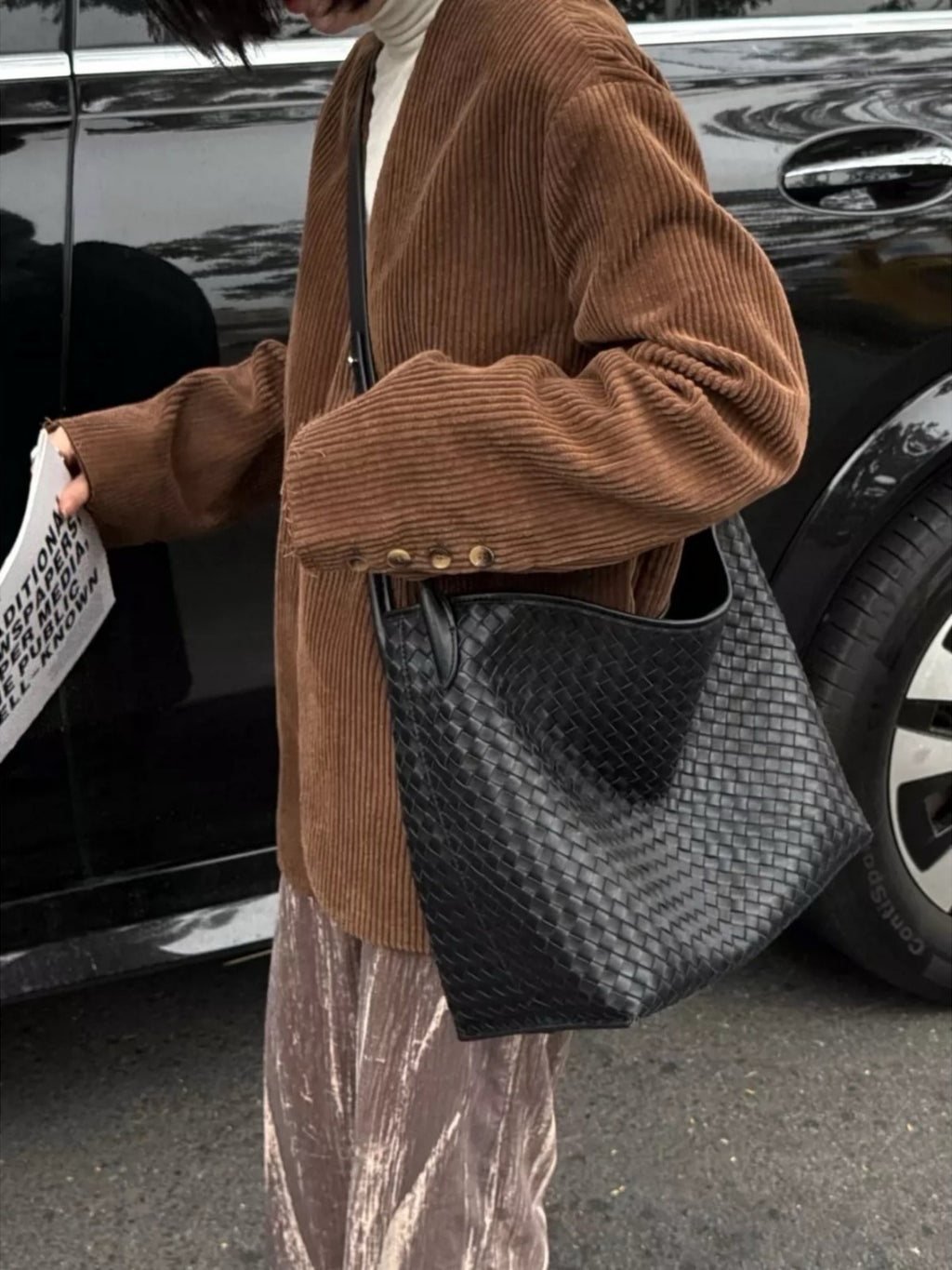 The Ombrine Basket in black