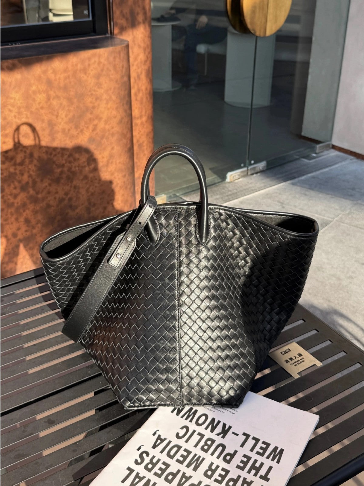 The Ombrine Basket in black