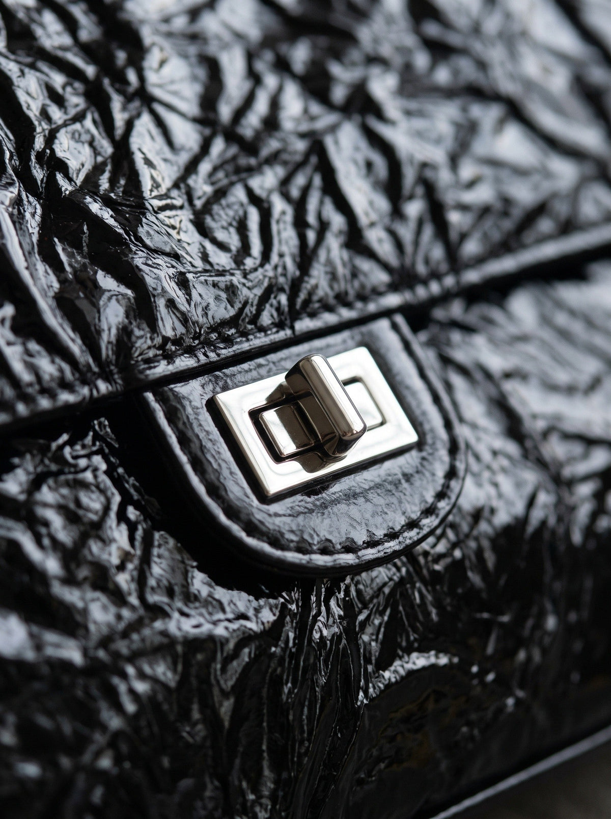 The Statement Flap Bag, close-up of the silver turn-lock clasp